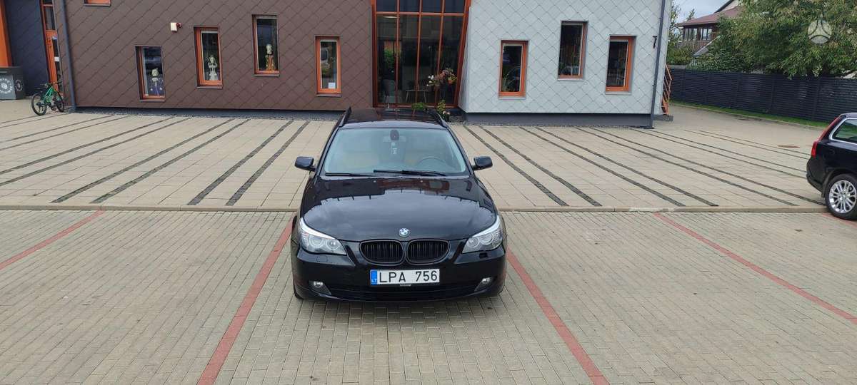 BMW 520 2008 — rear view