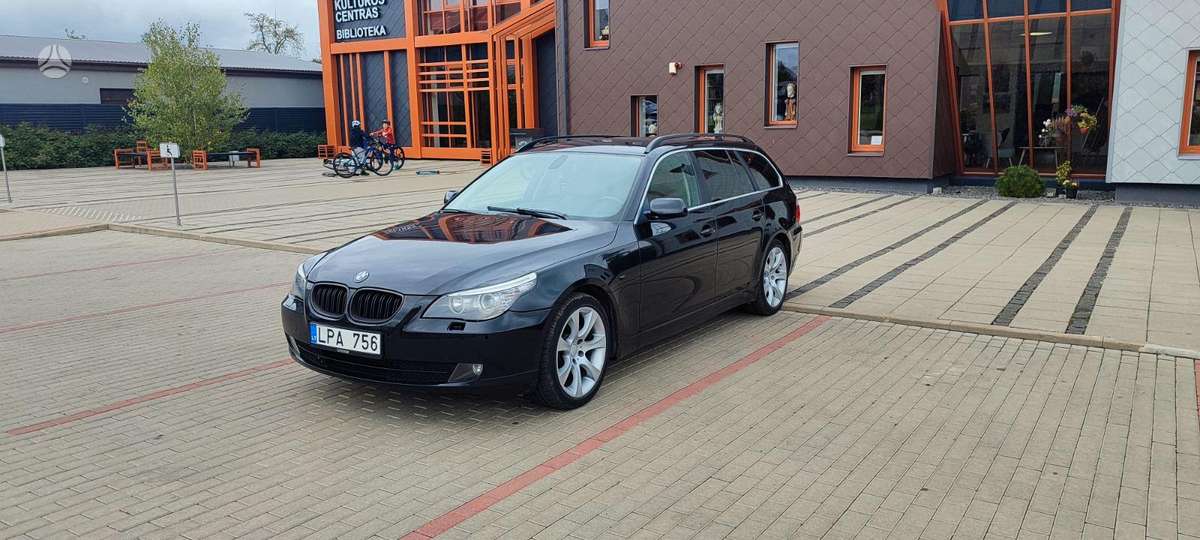 BMW 520 2008 — interior