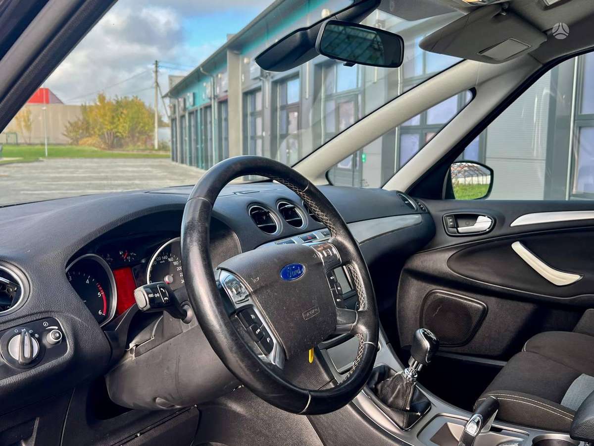 Ford S-MAX 2011 — photo 9