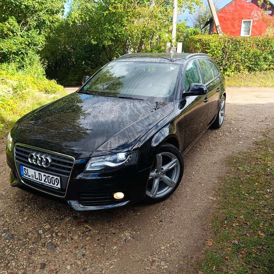 Audi A4 2009 — салон