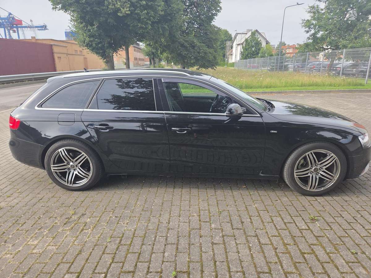 Audi A4 2012 — interior