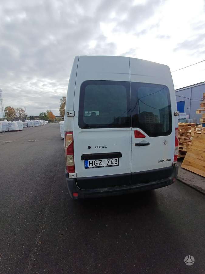 Opel Movano 2012 — rear view