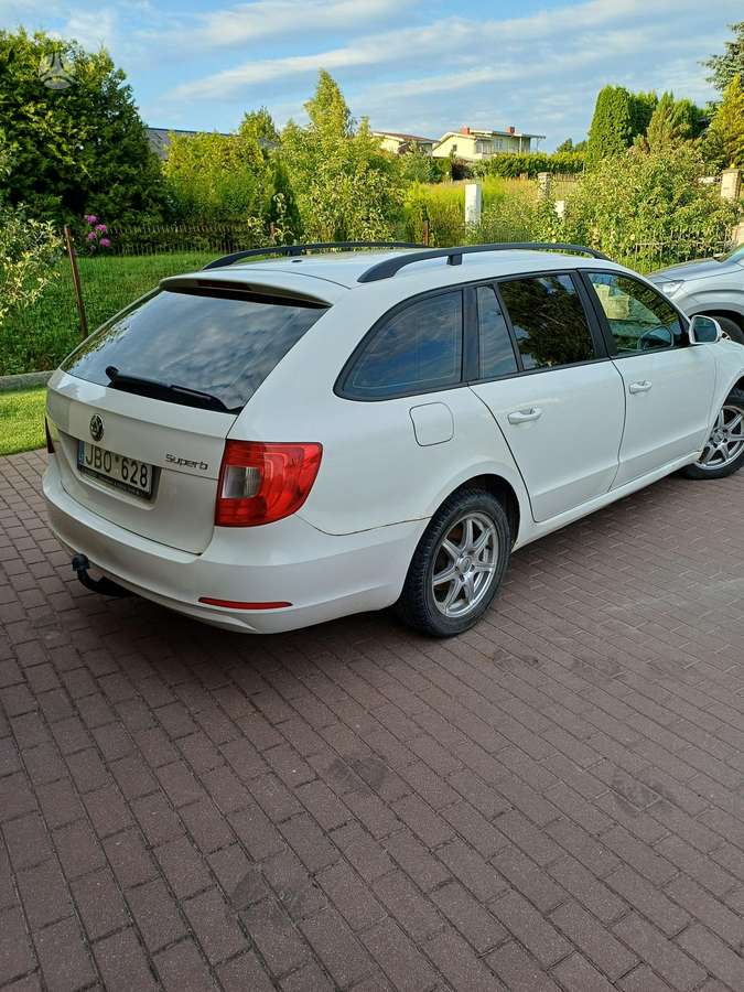 Skoda Superb 2012 — interior