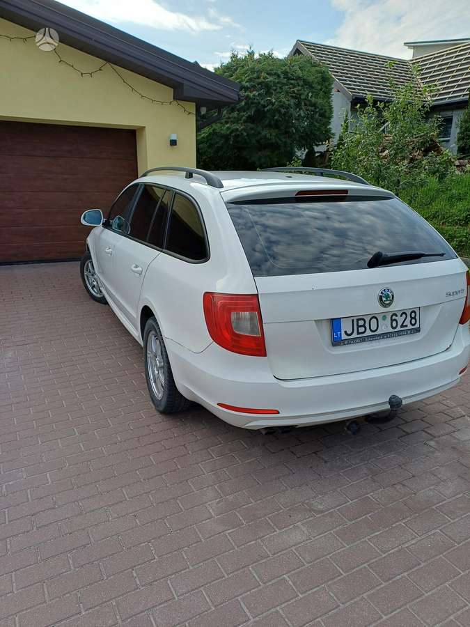 Skoda Superb 2012 — engine 1598 cm³, 105 HP (77kW)