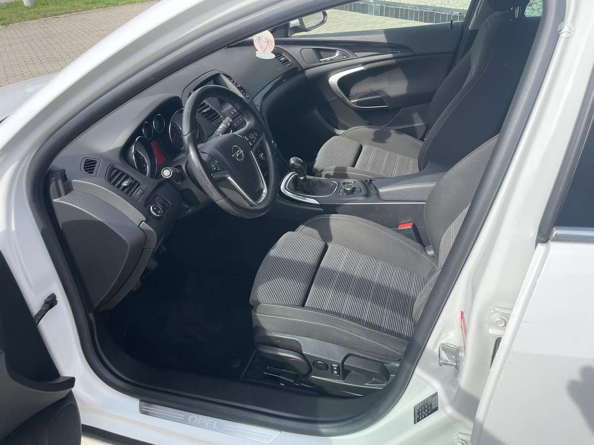 Opel Insignia 2012 — photo 10