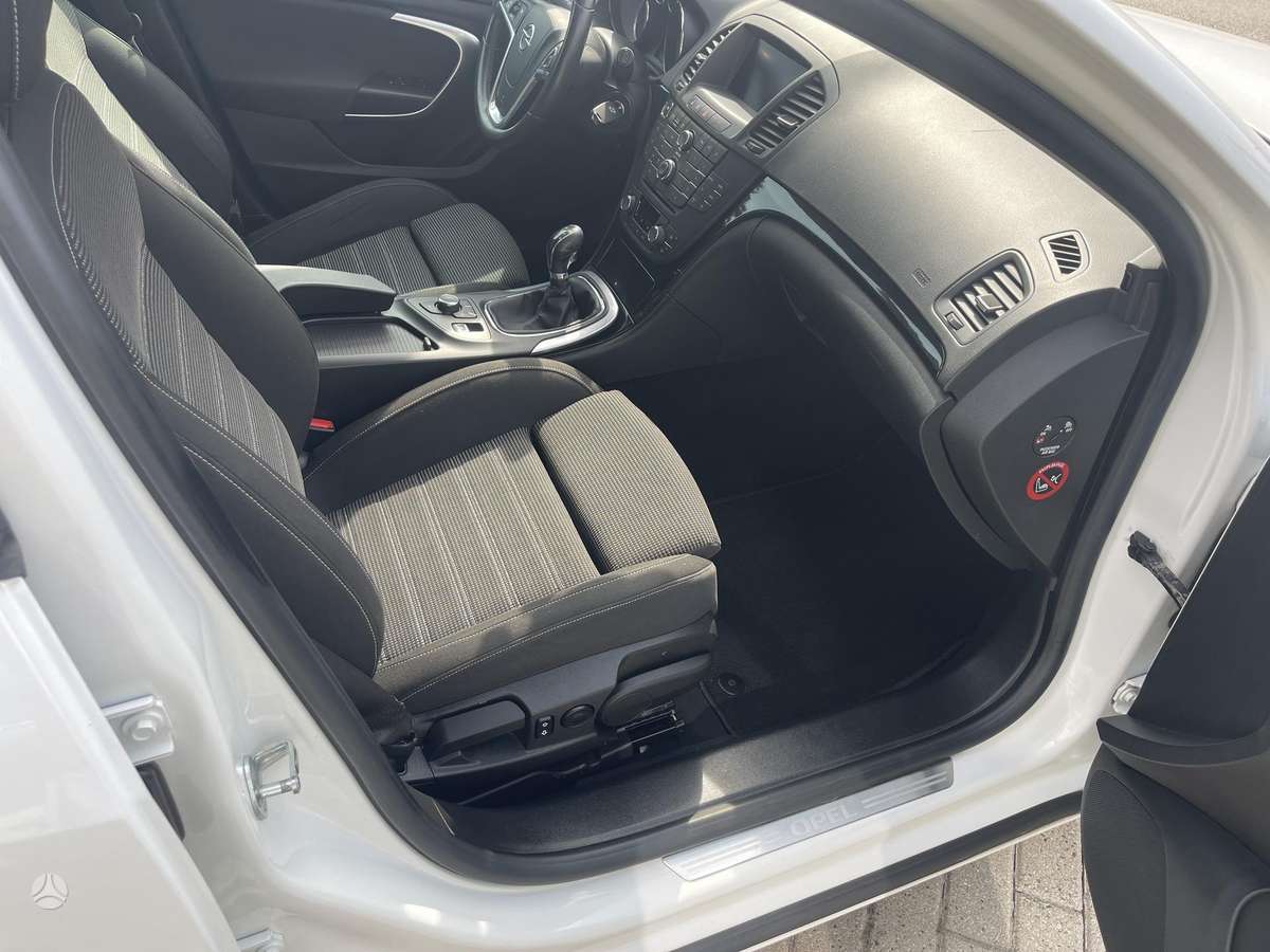 Opel Insignia 2012 — photo 11