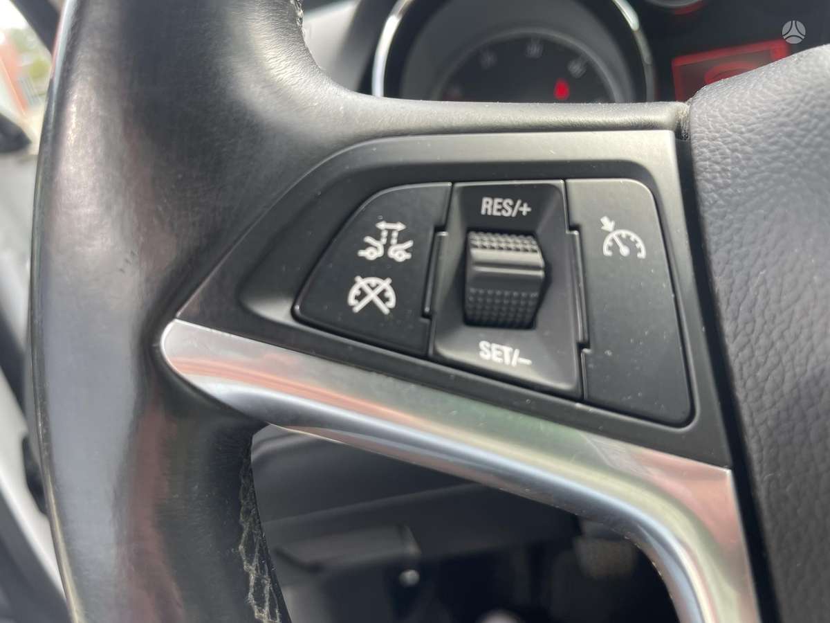Opel Insignia 2012 — photo 17