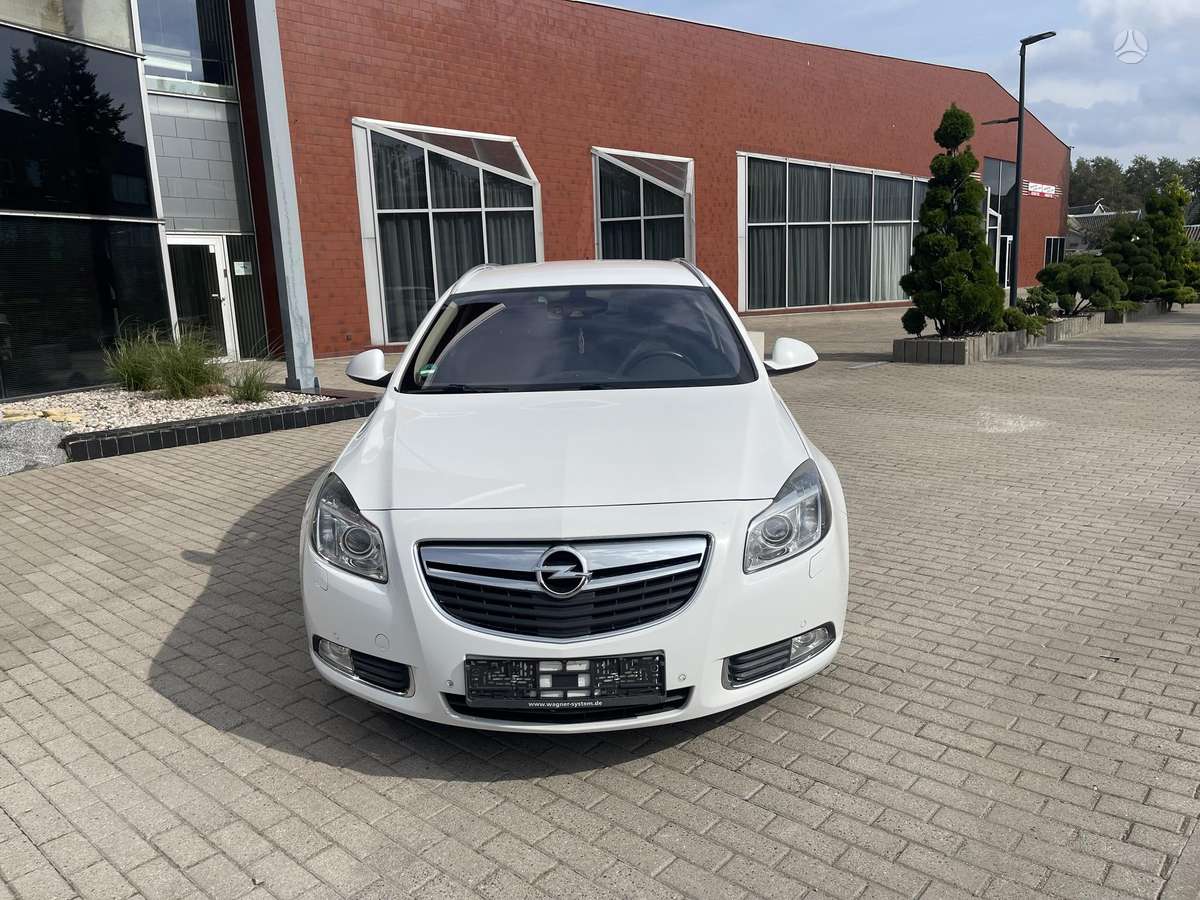 Opel Insignia 2012 — rear view