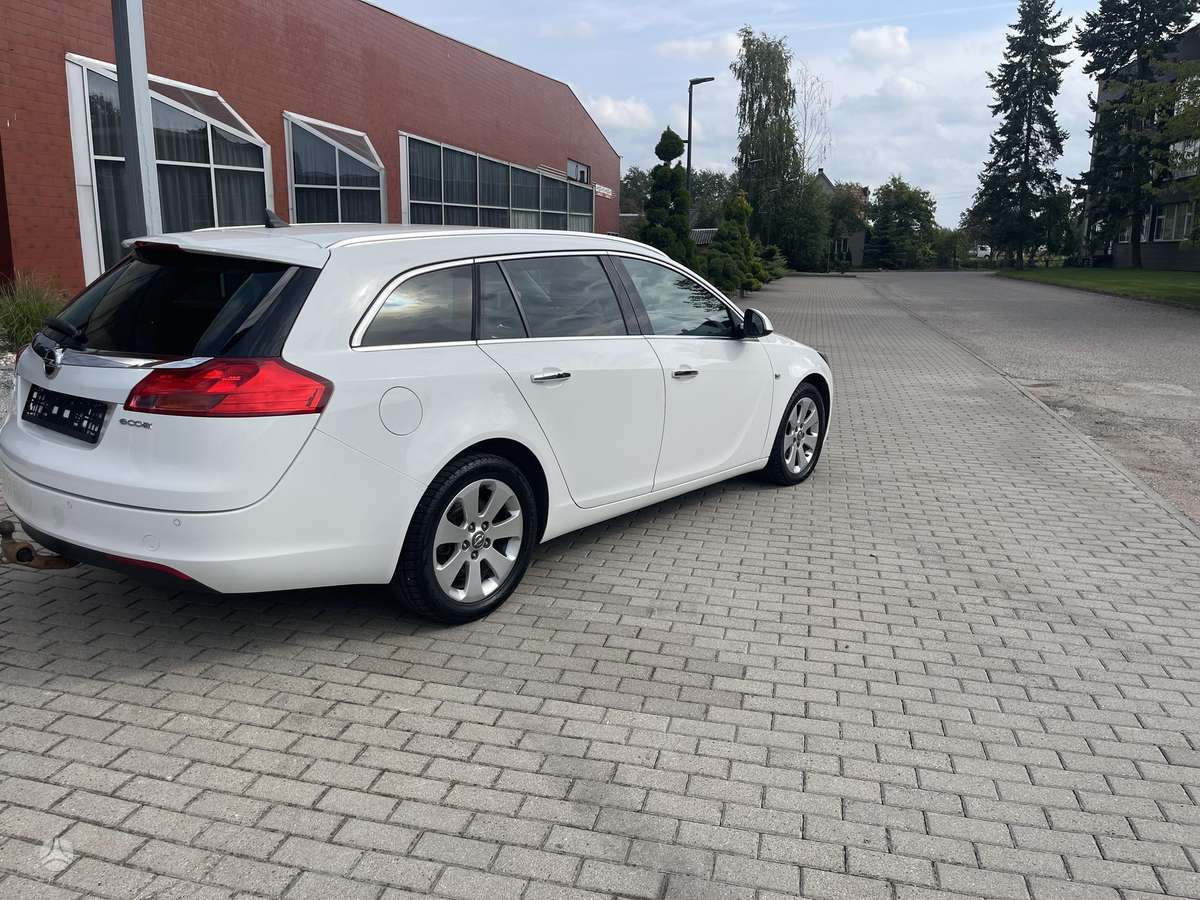 Opel Insignia 2012 — photo 8