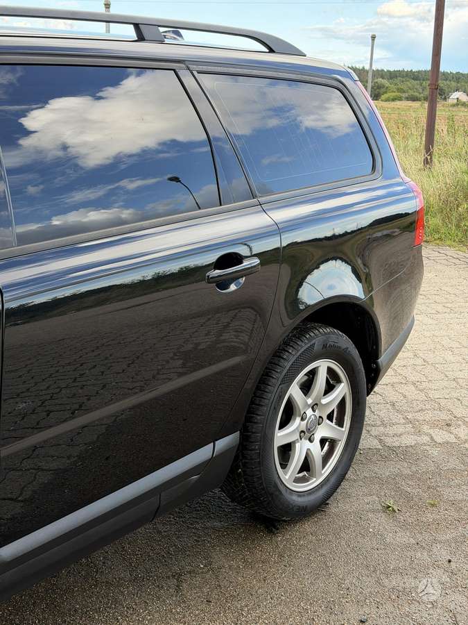 Volvo V70 2010 — photo 10