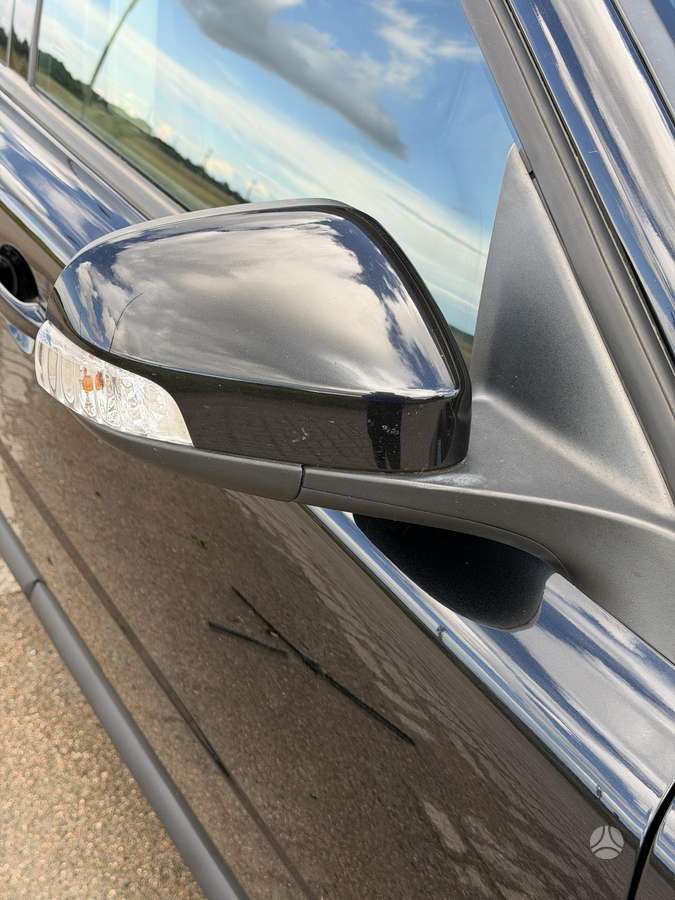 Volvo V70 2010 — photo 13