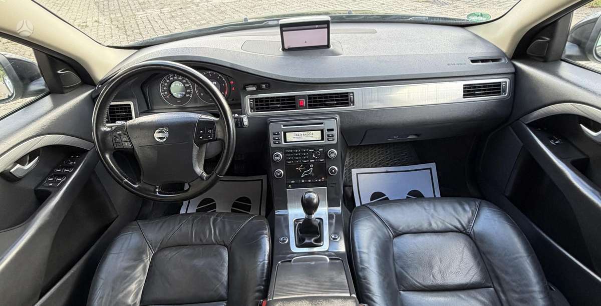 Volvo V70 2010 — photo 16