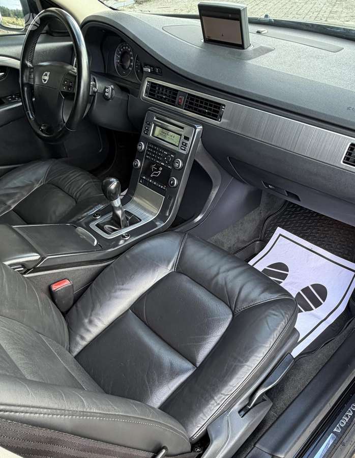 Volvo V70 2010 — photo 18