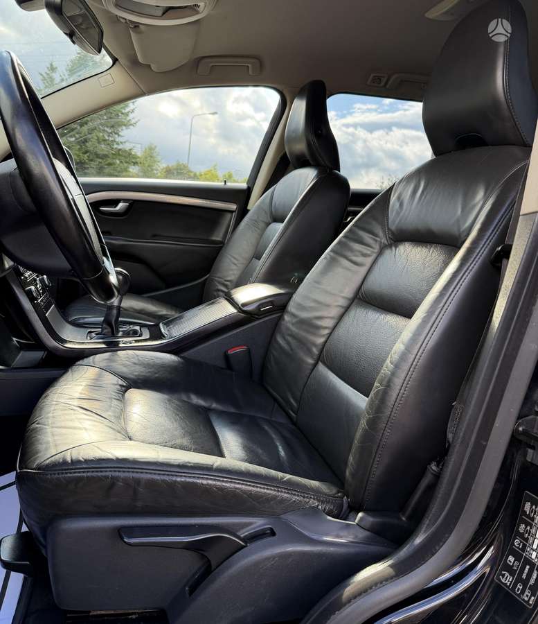 Volvo V70 2010 — photo 19
