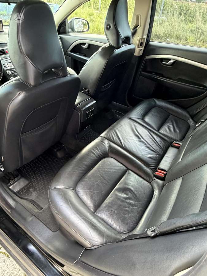 Volvo V70 2010 — photo 22