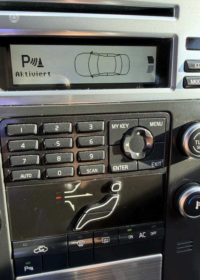 Volvo V70 2010 — photo 23