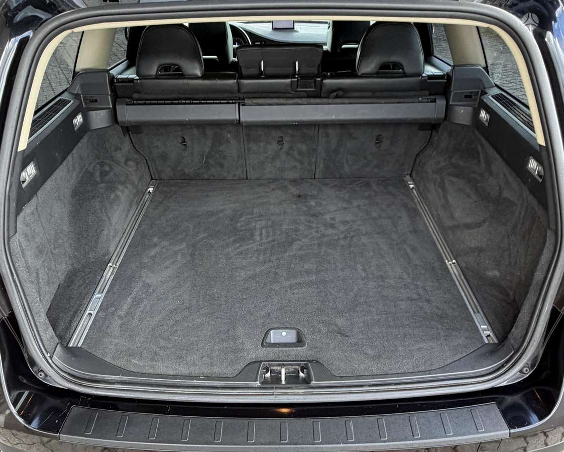 Volvo V70 2010 — photo 24