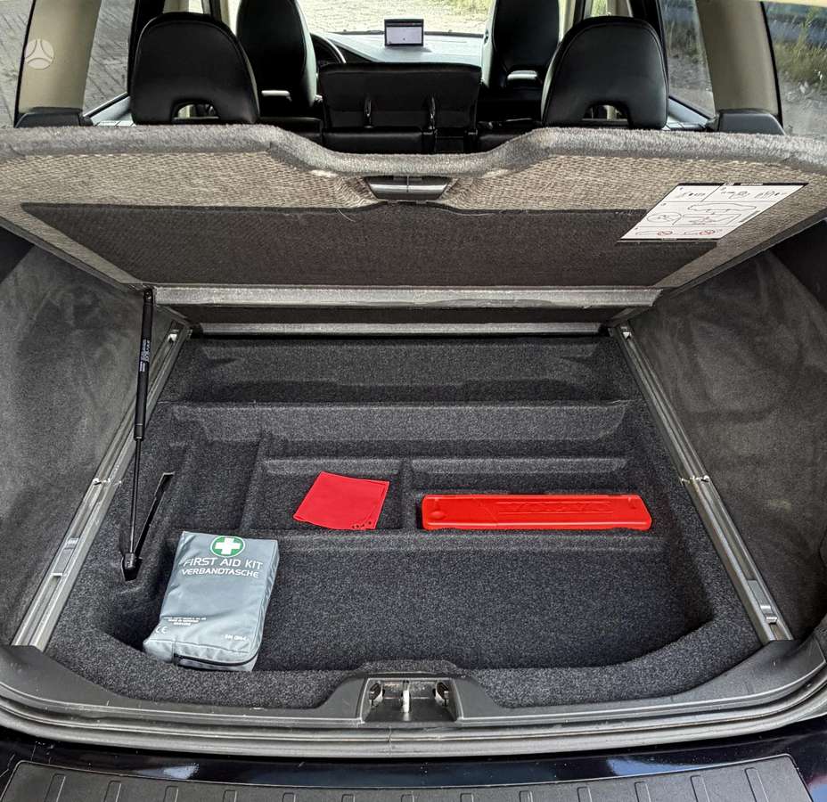 Volvo V70 2010 — photo 25