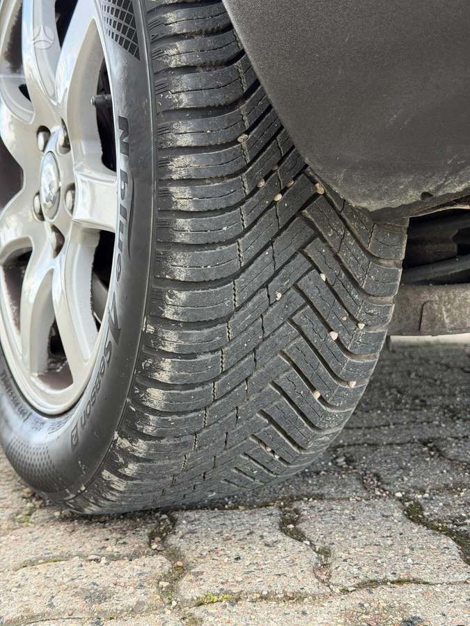Volvo V70 2010 — photo 26