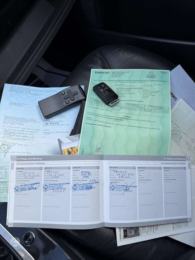 Volvo V70 2010 — photo 28