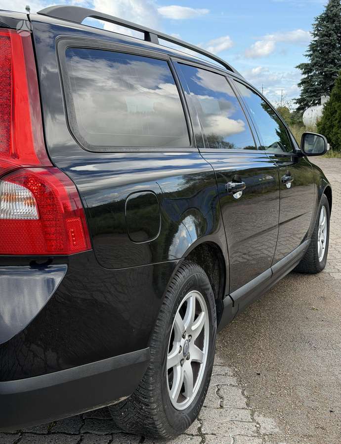 Volvo V70 2010 — photo 6