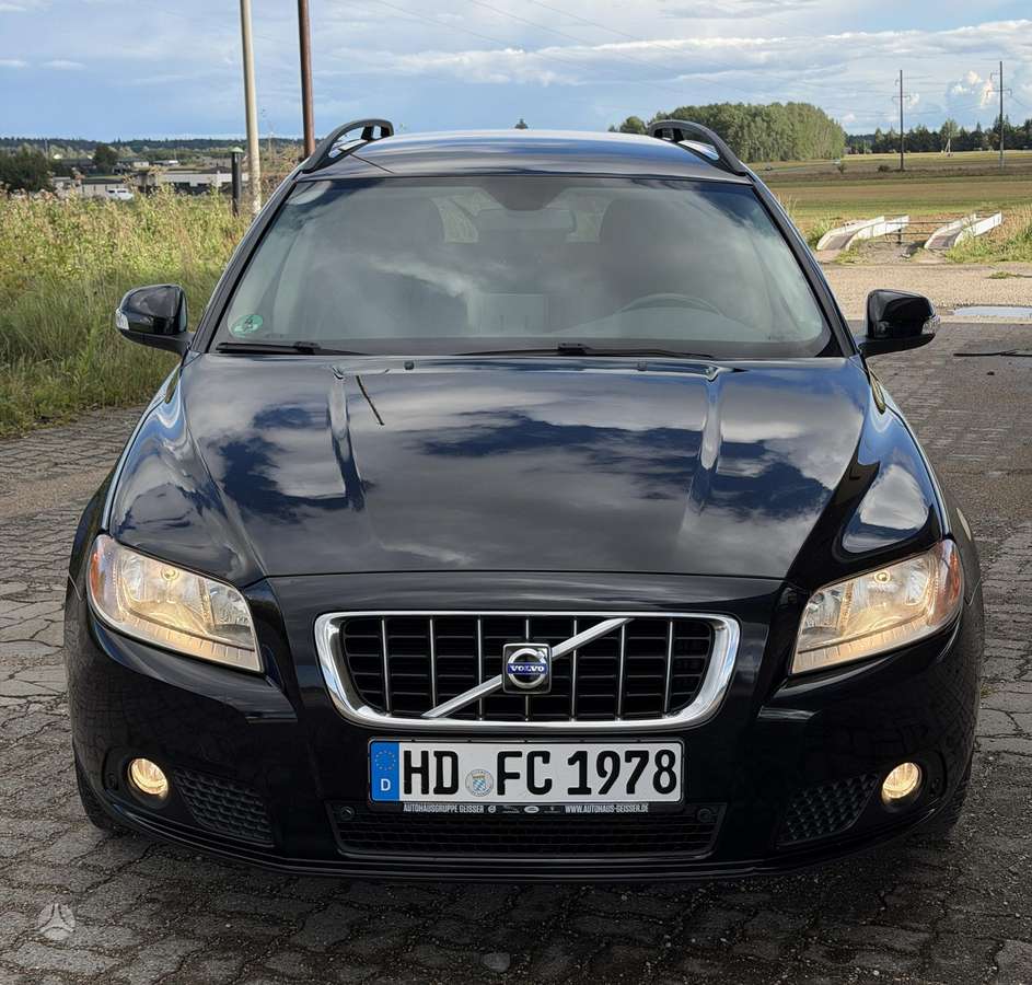 Volvo V70 2010 — photo 7