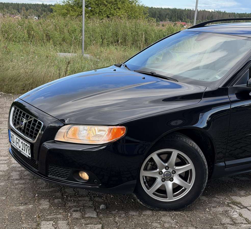Volvo V70 2010 — photo 8