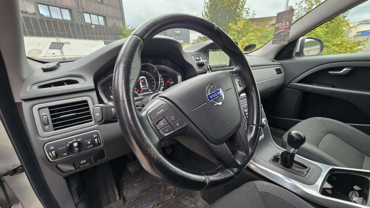 Volvo V70 2015 — photo 10