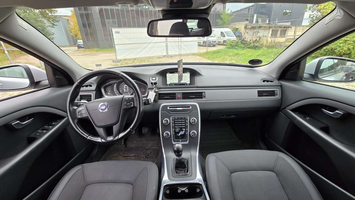 Volvo V70 2015 — photo 11