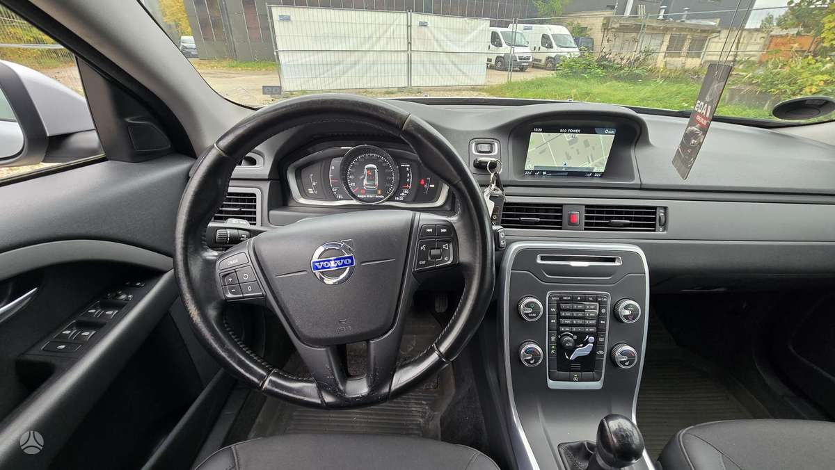 Volvo V70 2015 — photo 12