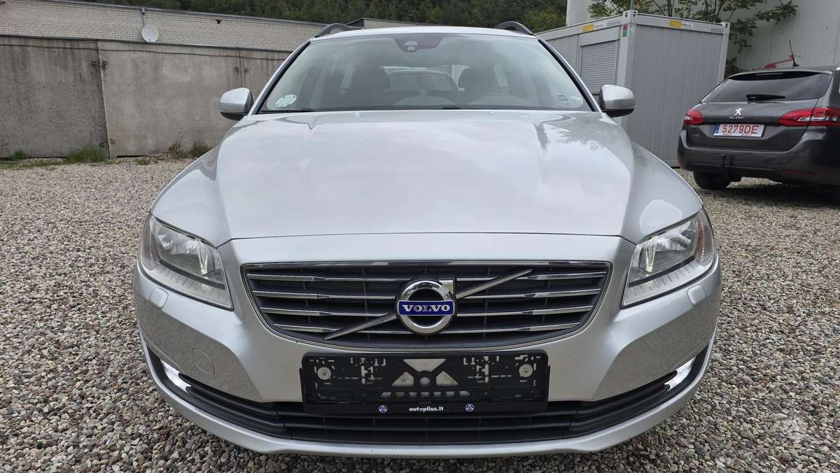 Volvo V70 2015 — rear view