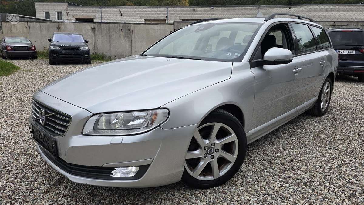 Volvo V70 2015 — interior