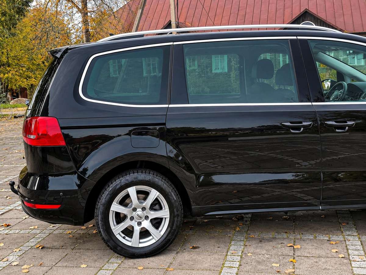 Volkswagen Sharan 2013 — двигун 2000 cm³, 140 HP (103kW)