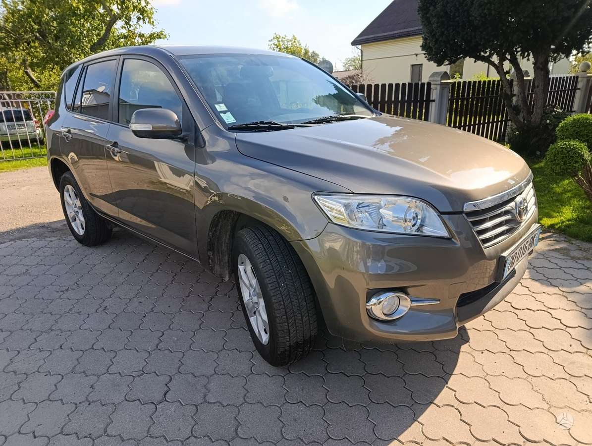 Toyota RAV4, 2011