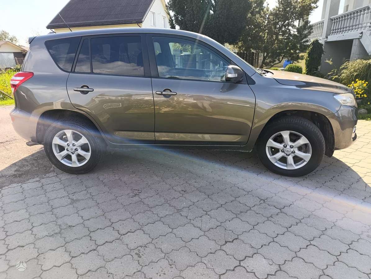 Toyota RAV4 2011 — вигляд ззаду