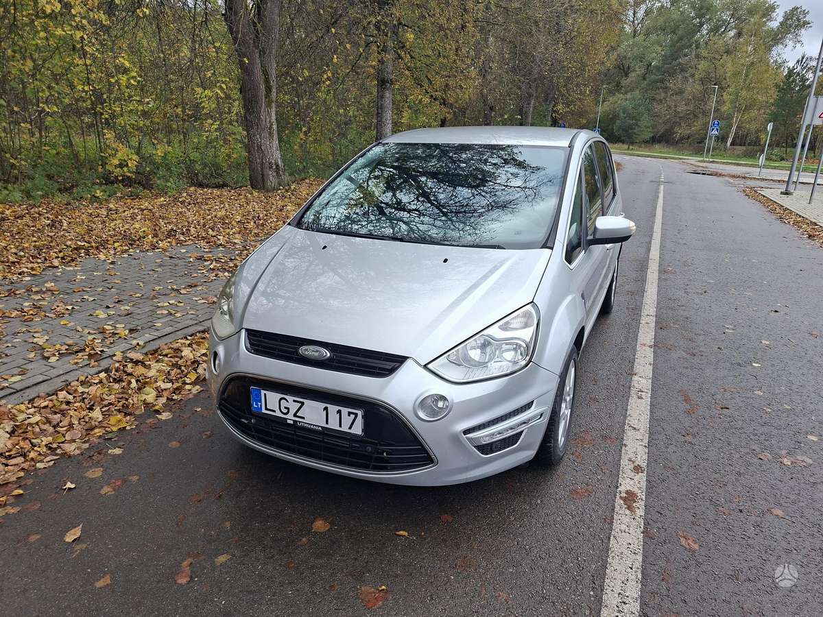 Ford S-MAX 2011 — rear view