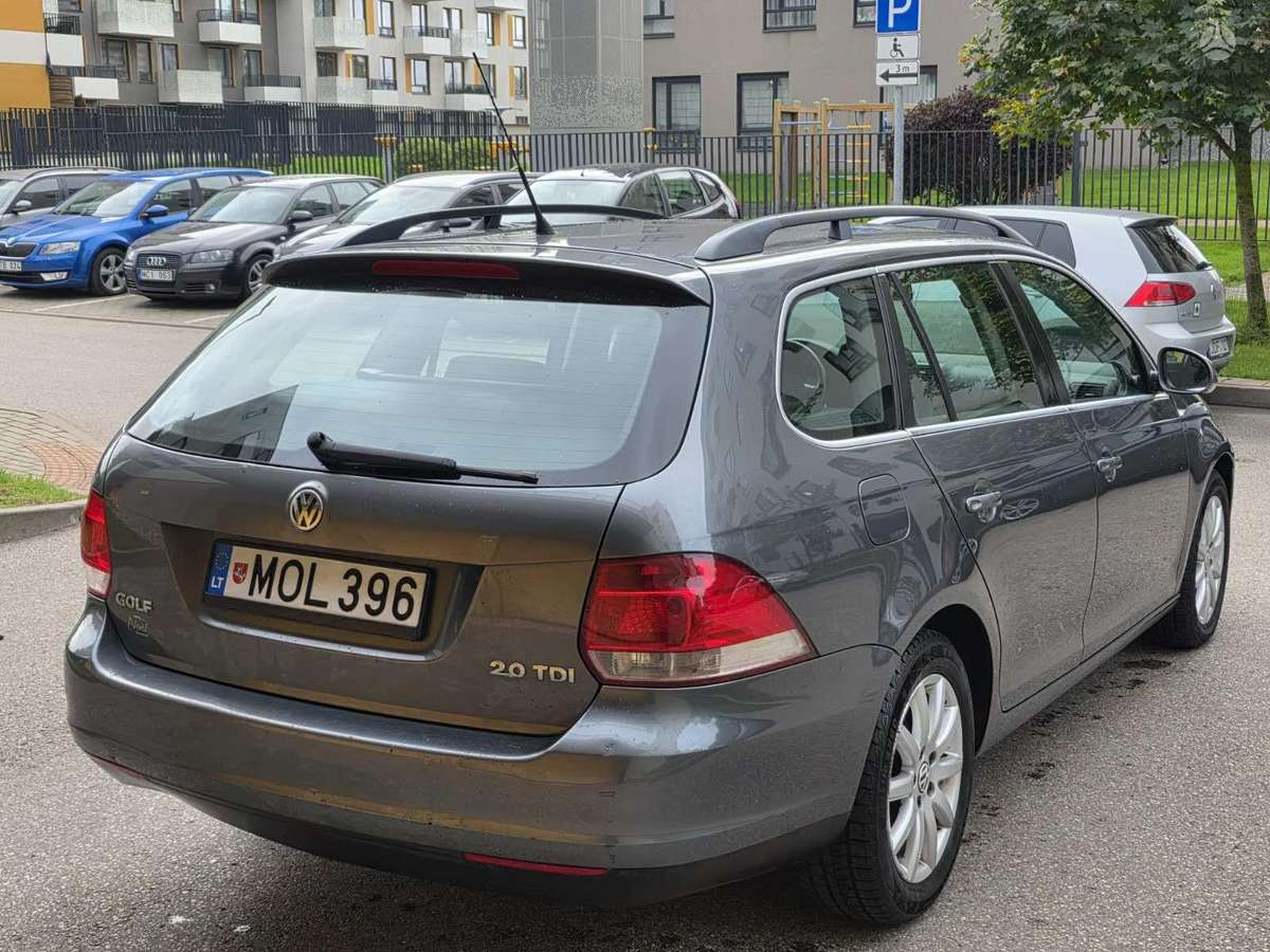 Volkswagen Golf 2009 — салон