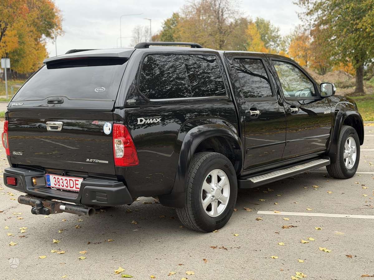 Isuzu D-Max 2010 — салон