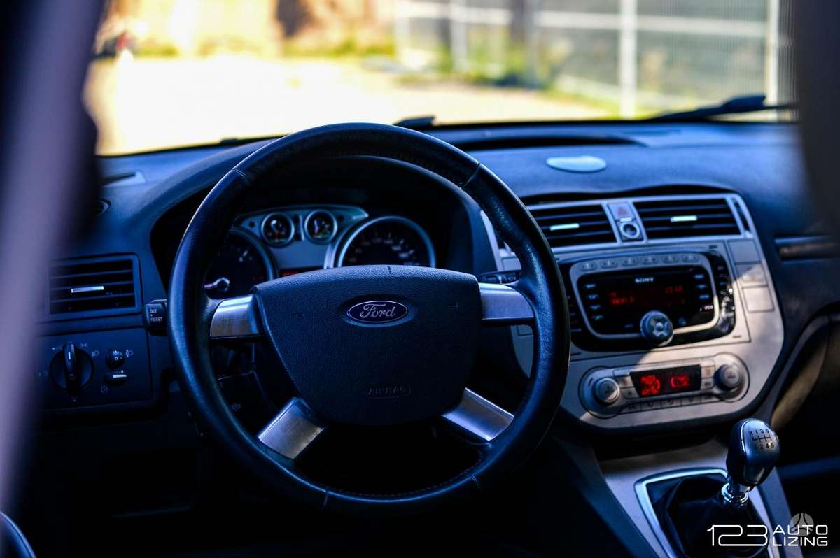 Ford Kuga 2012 — photo 11