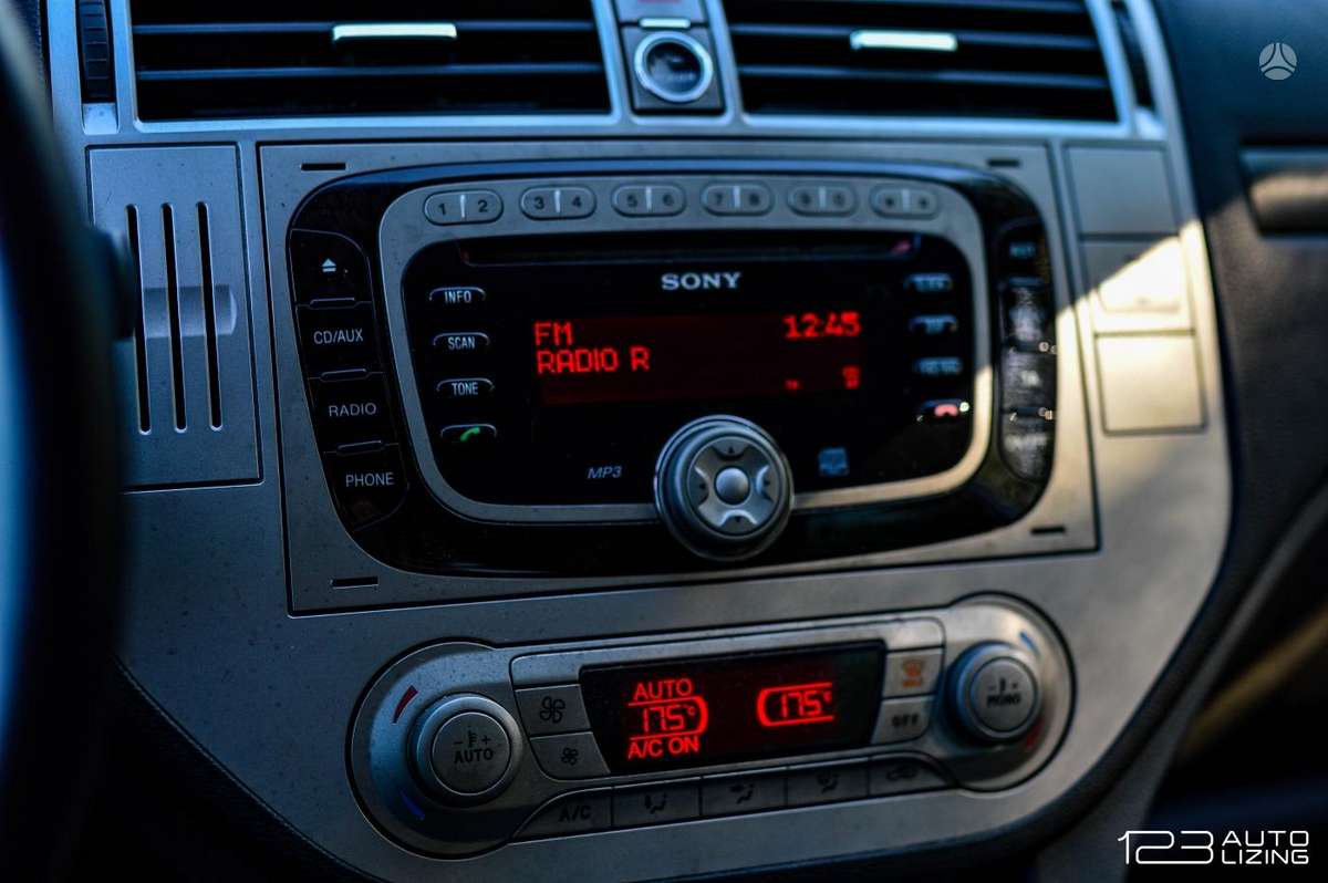 Ford Kuga 2012 — photo 15