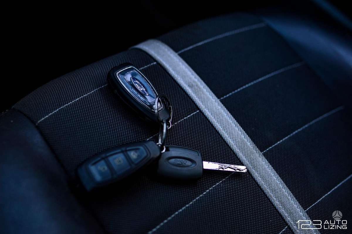Ford Kuga 2012 — photo 17