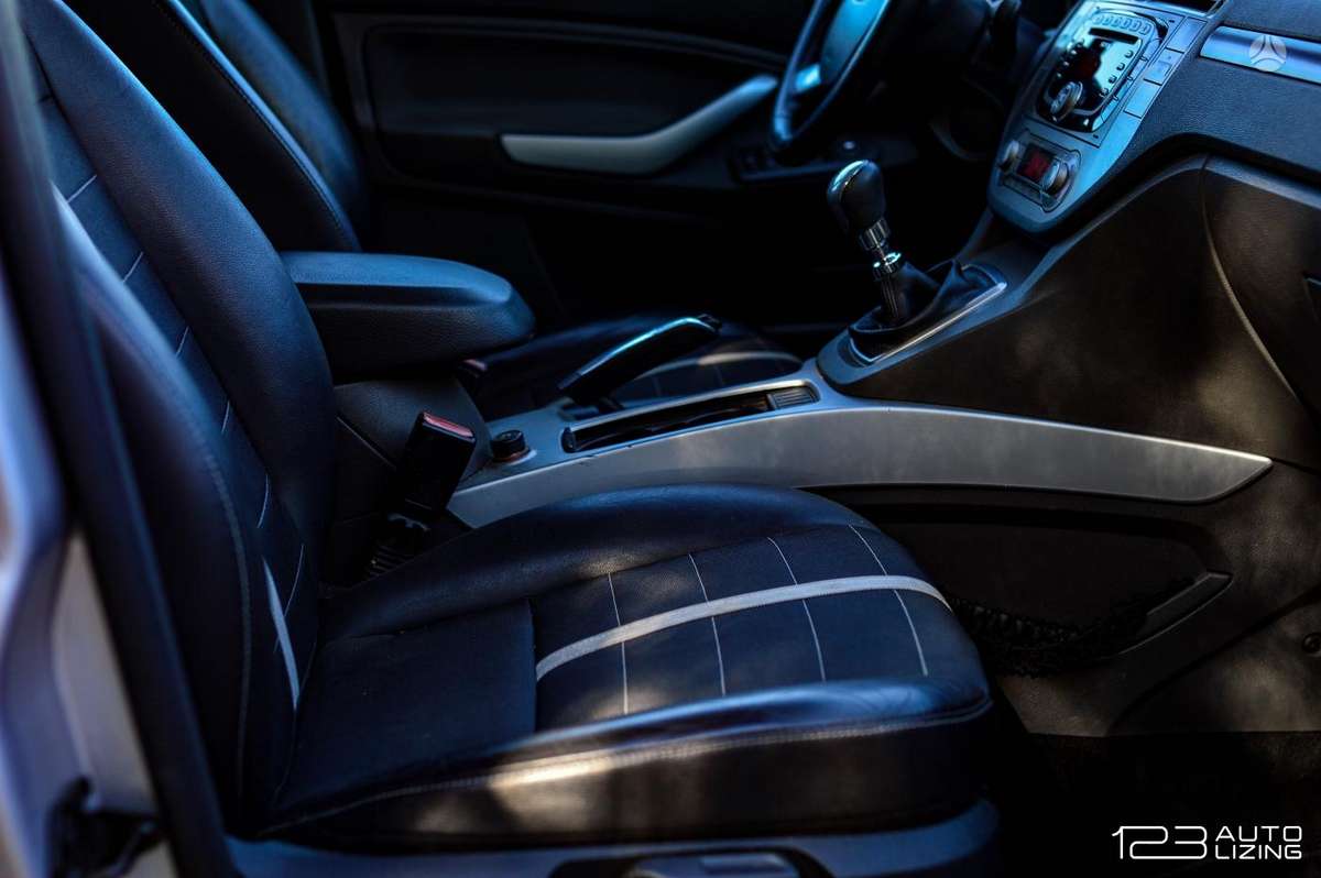 Ford Kuga 2012 — photo 9