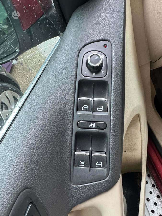 Volkswagen Tiguan 2011 — photo 8