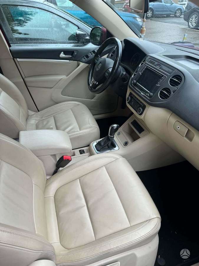 Volkswagen Tiguan 2011 — photo 9
