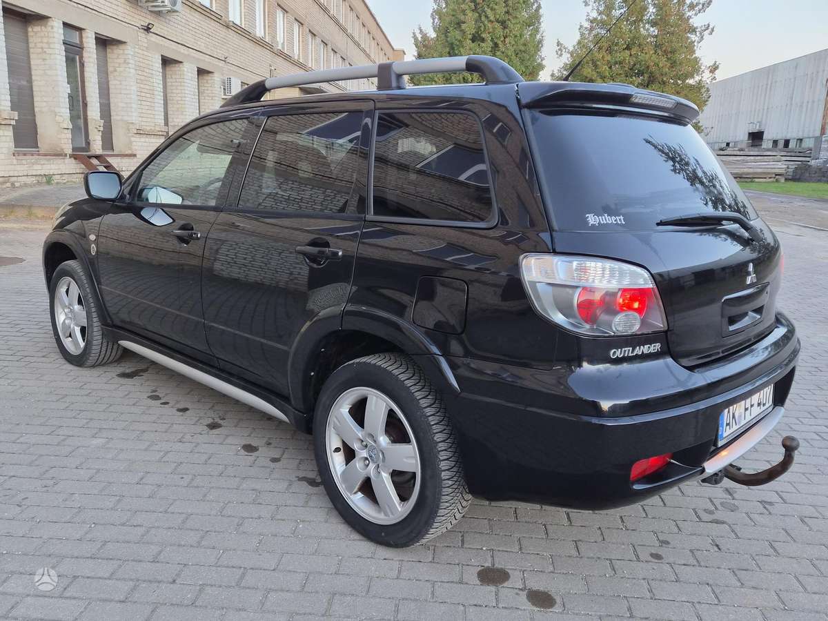 Mitsubishi Outlander 2006 — вигляд ззаду