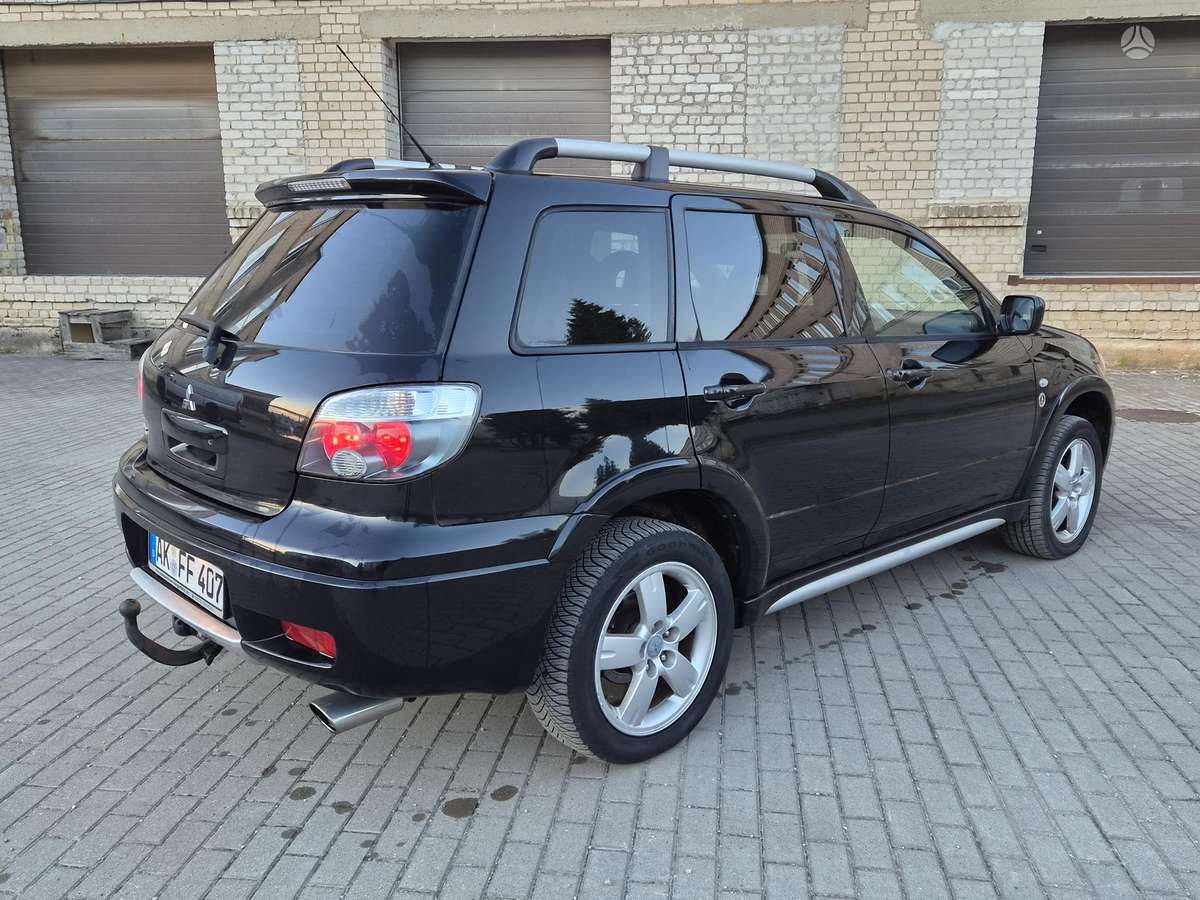 Mitsubishi Outlander 2006 — салон