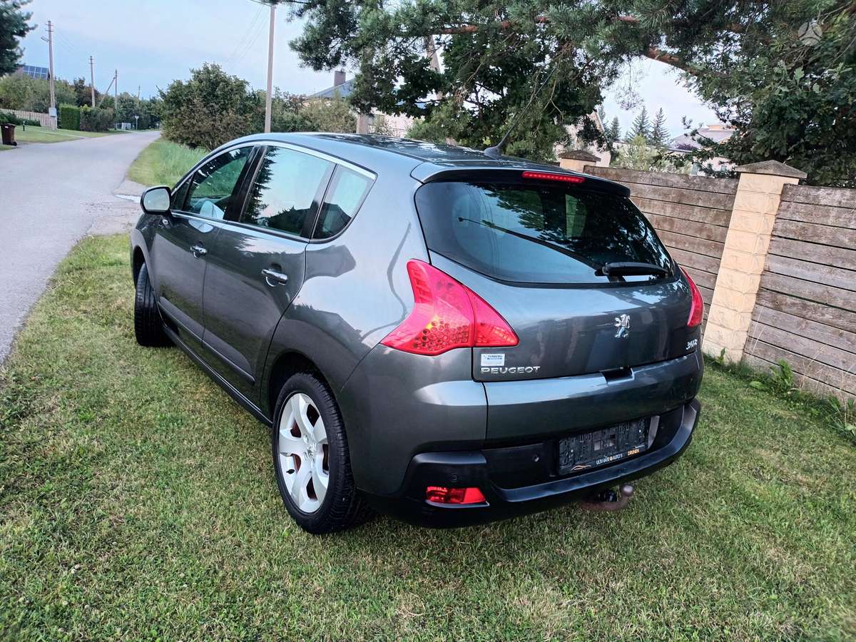 Peugeot 3008 2011 — rear view