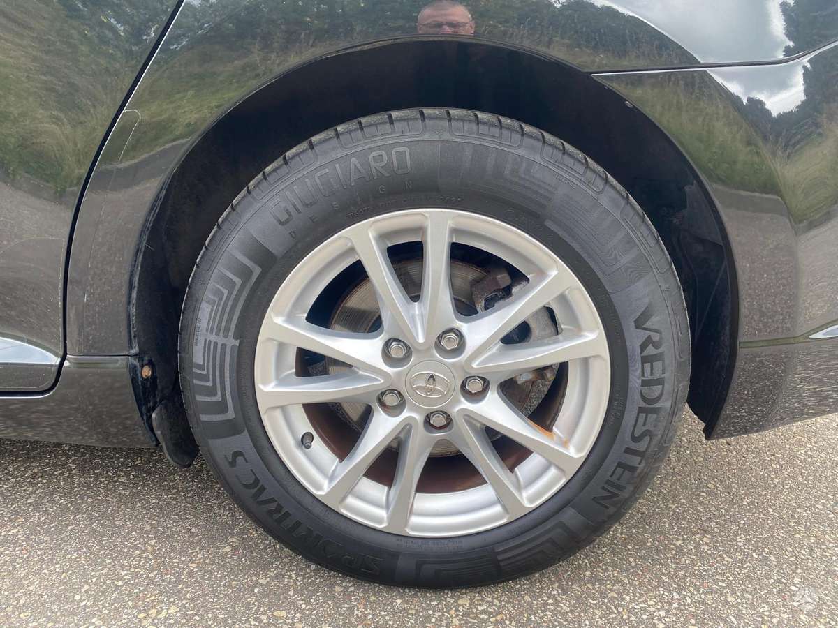 Toyota Avensis 2011 — photo 10