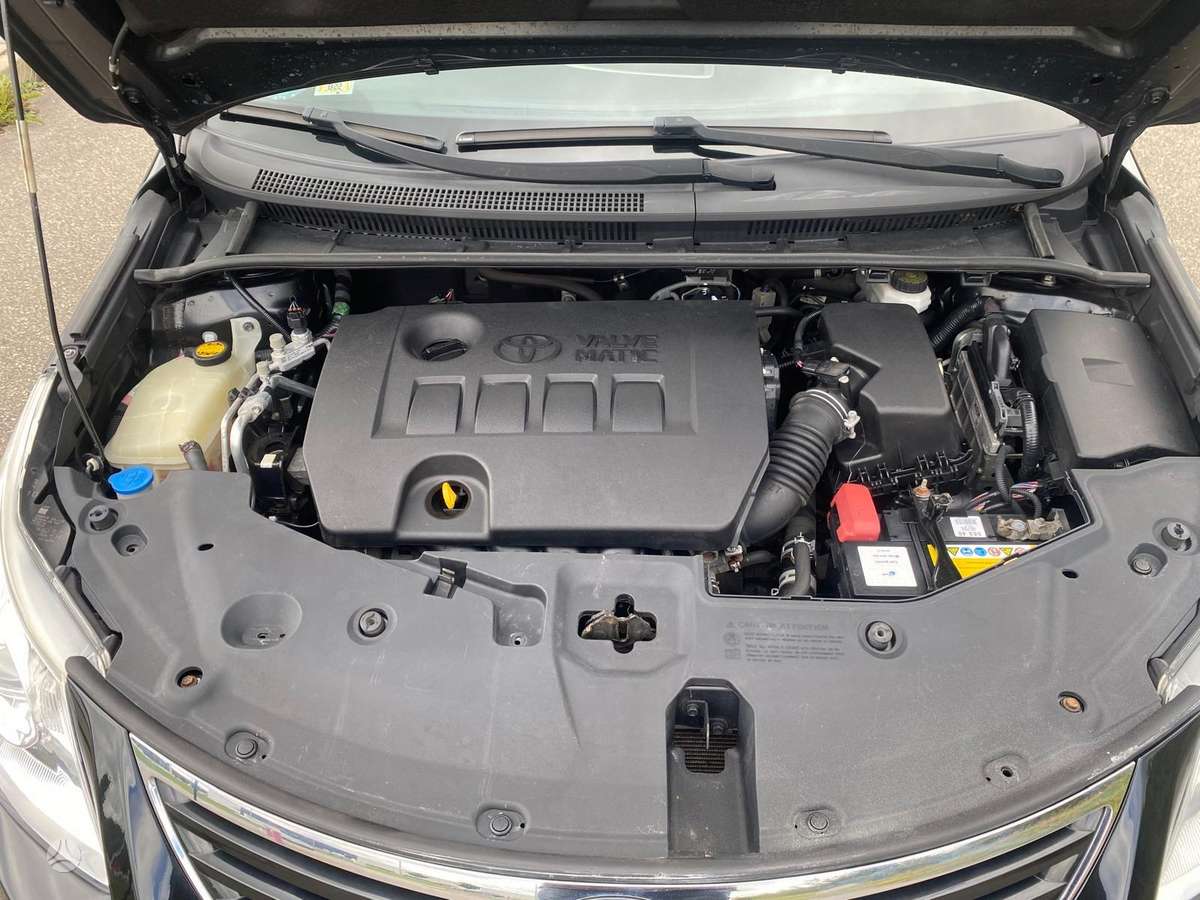 Toyota Avensis 2011 — photo 13