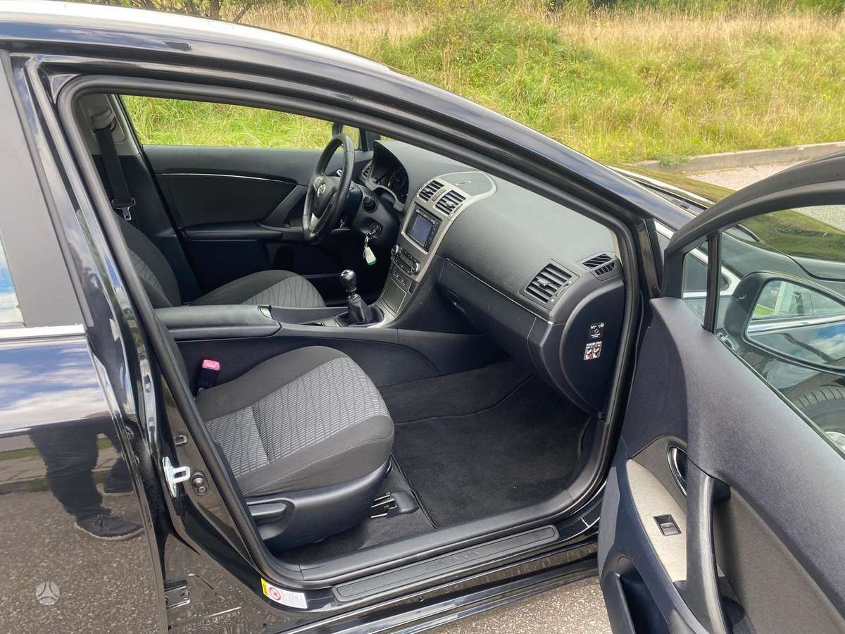 Toyota Avensis 2011 — photo 14